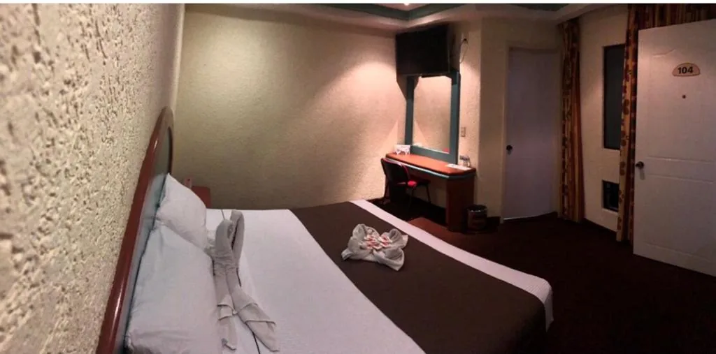 Suite with Large Bed — Hotel Orion